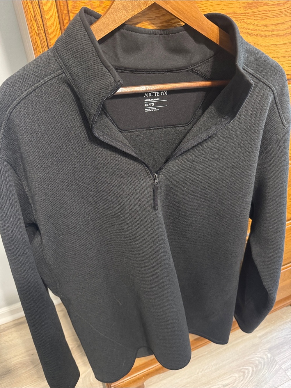 Arc'teryx Men's Dark Gray Half-Zip Pullover